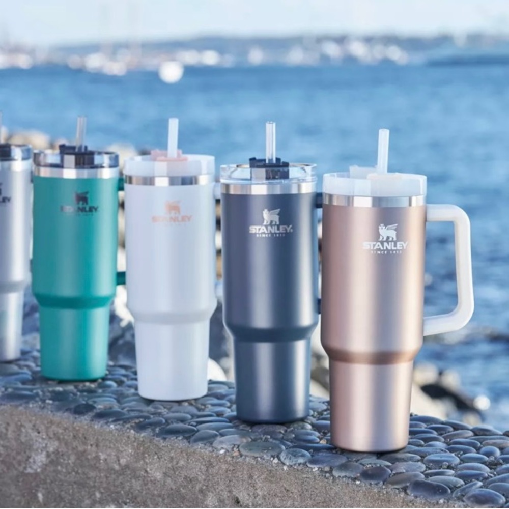 🎉LAST CHANCE🎉Stanley 40 oz. Quencher H2.0 FlowState Tumbler Brilliant White - Picture 2 of 11